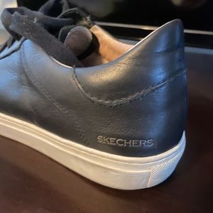 Sketchers casual sneaker for female